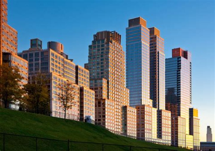 NY Luxury Condo to Feature Separate ‘Poor Door’ For Low-Income Tenants
