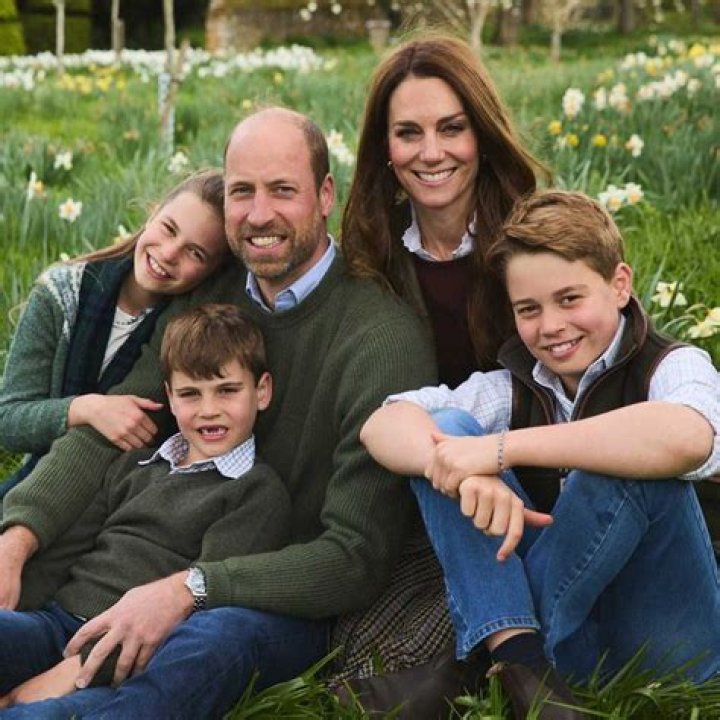 Oliver H. Straus Jr. and Agnes Mullaney, the parents of the King Princess, are who? The Singer Family of Talia
