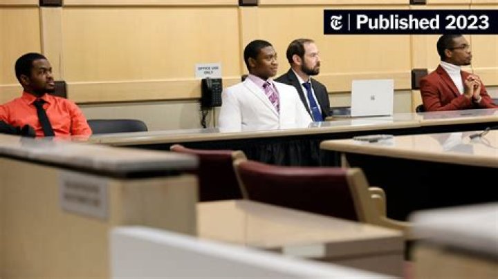 On Valentine’s Day, Drake’s Security Team Displayed Legal Papers in XXXTENTACION Murder Trial.