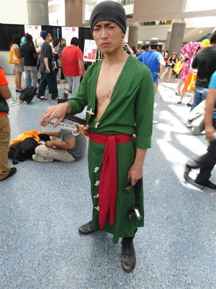 One Piece Cosplay Gives Zoro Battle Scars