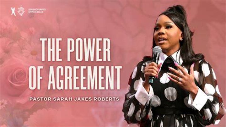 Pastor Sarah Jakes Roberts de-wigs mid-sermon, prompting powerful response
