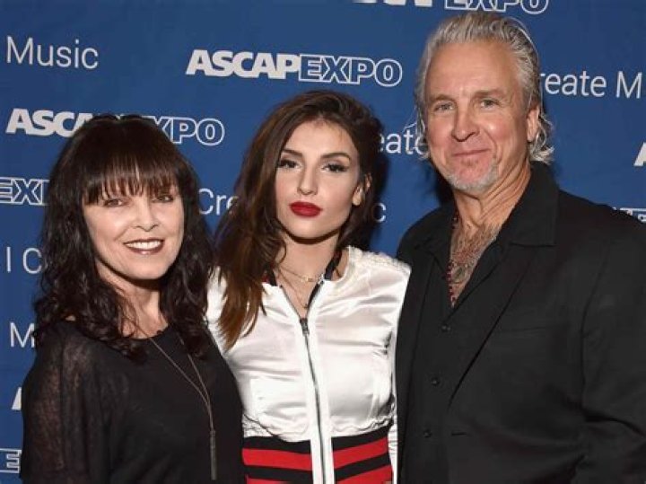 Pat Benatar Net Worth, Age, Height, Weight, Husband, Wiki, Family 2023