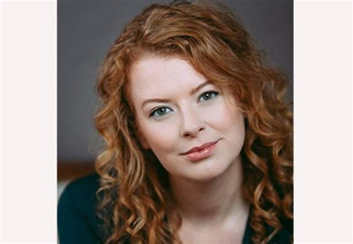 
Paula Burrows Bio, Wiki, Net Worth, Age, Boyfriend & Height