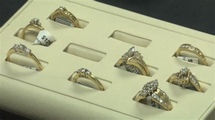 Pawn shop owner warns community members about a fake jewelry scam in Davenport