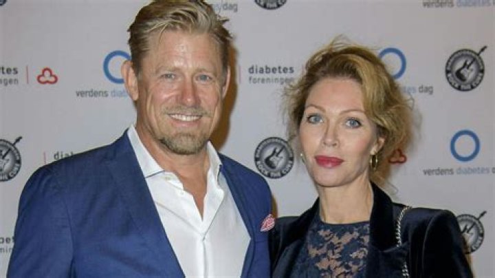 Peter Schmeichel cops a cheeky feel of girlfriend Laura von Lindholm while on holiday in St Tropez