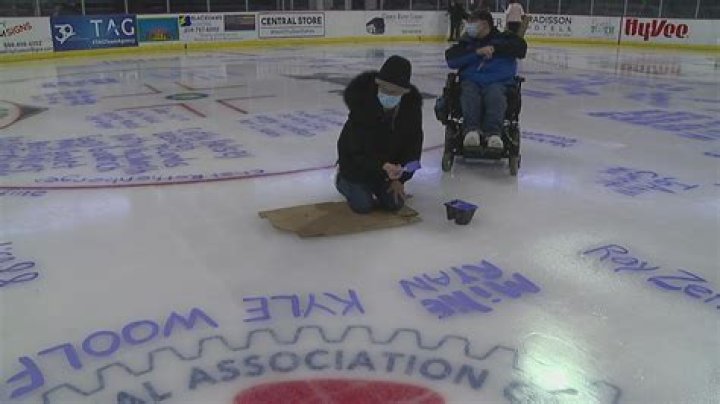 QC Storm, UnityPoint team up for ‘Hockey Fights Cancer’ ice painting in Moline