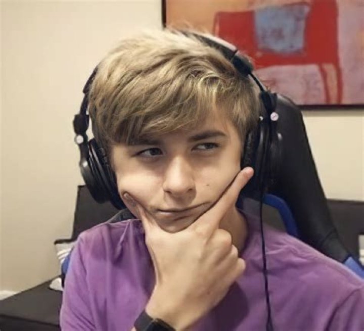Real Name, Age, Height, Girlfriend, Salary