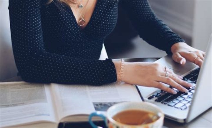 Refacturer eau, électricité et internet à son entreprise : possible ?