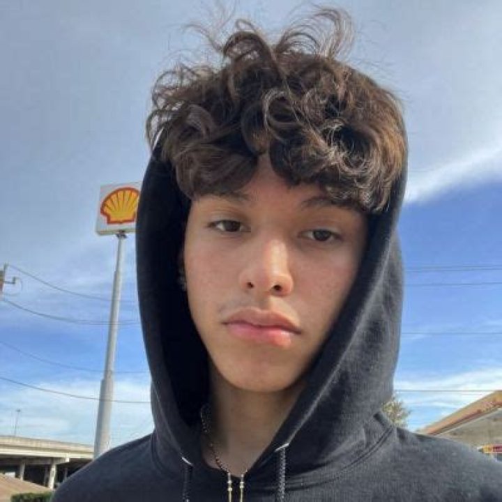 Ricky Flores- Wiki, Age, Height, Net Worth, Girlfriend, Ethnicity