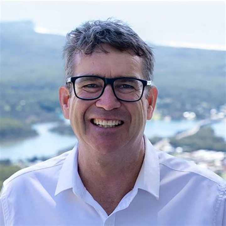 Robert Dwyer Net Worth (2024) | wallmine