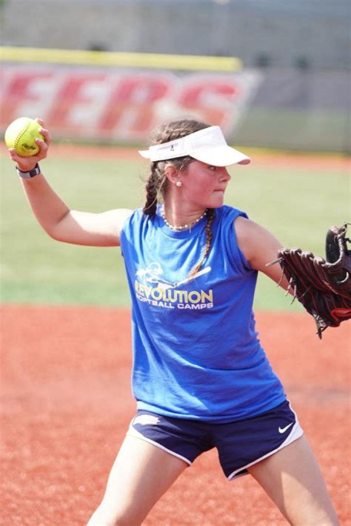Rockridge Softball rolls to a 17-2 win