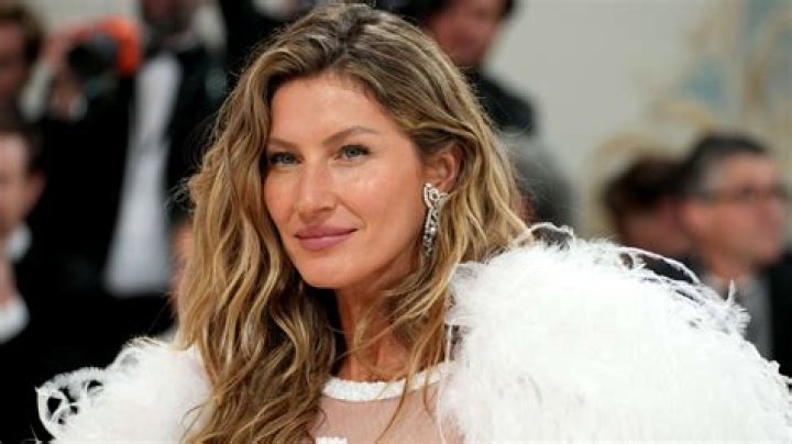 Salary, Income, Net Worth: Gisele Bündchen - 2024
