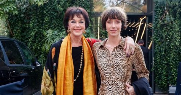 Sara Giraudeau Parents: Die Tochter von Anny Duperey und Bernard Giraudeau, SaraGiraudeau, erzählt von ihrer Kindheit und ihrer Karriere