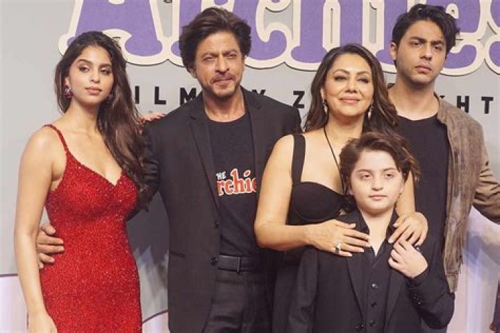 Shah Rukh Khan's wife Gauri Khan clicked grooving to Priyanka Chopra's dance at NMACC