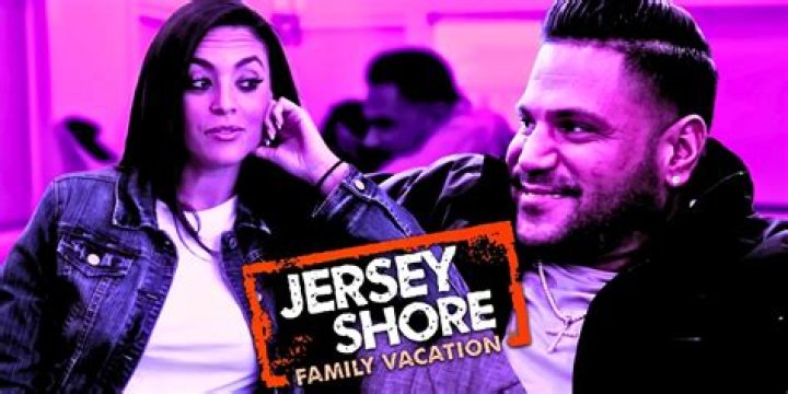 Single Ronnie no more? Ronnie Magro of Jersey Shore Family Vacation posts photo kissing someone new