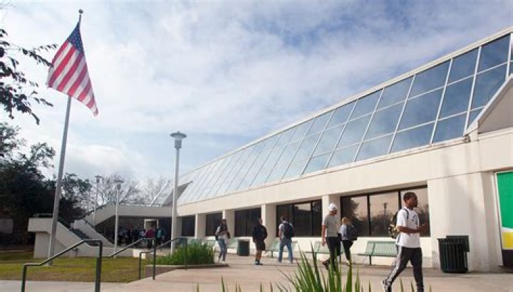 Southeastern Louisiana University student dies by suicide at school’s biology building