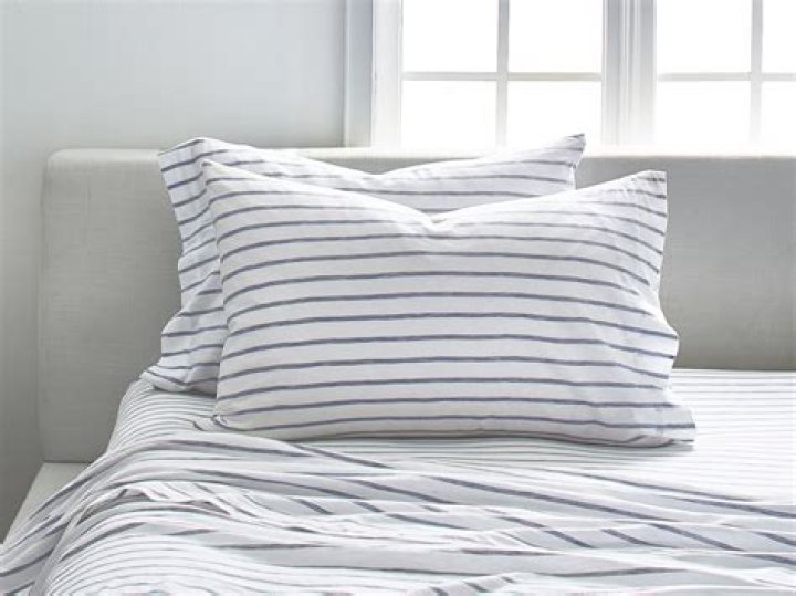 Splendid Jersey Bed Sheets Review — Is Jersey Too Hot for Sleeping?