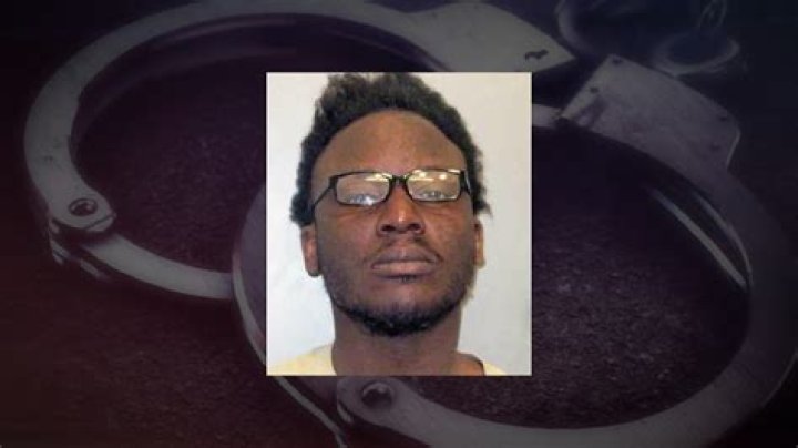 Suspect arrested after police allege he threw rocks at Des Moines County vehicles