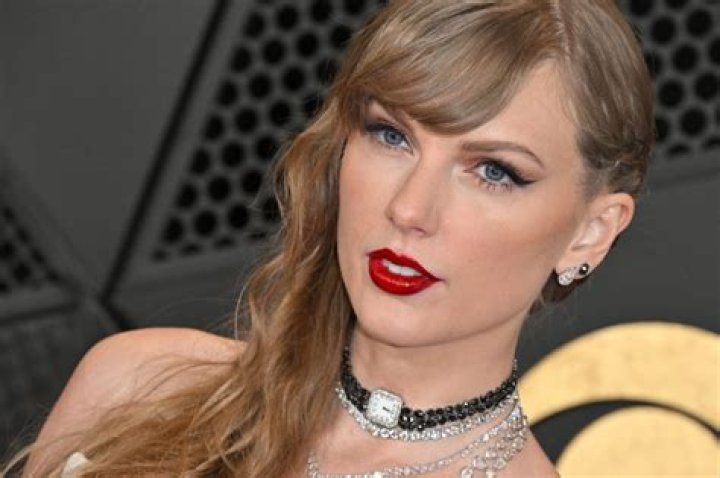 Taylor Swift calls for college student to stop tracking her private jet