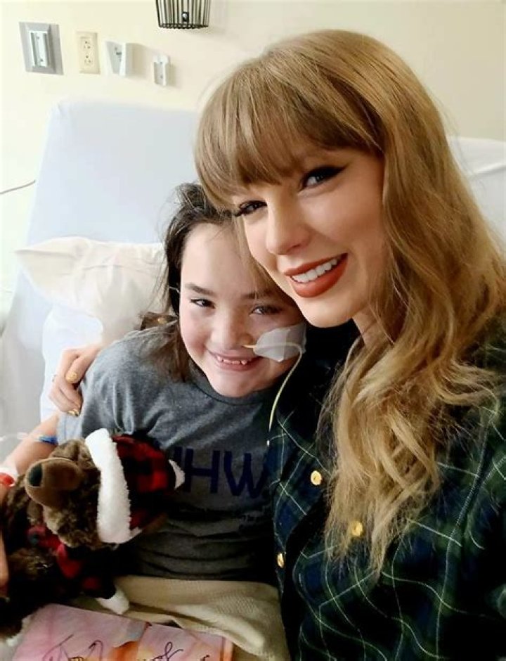 Taylor Swift Visited The 'Glee' Set For This Season 5 Episode