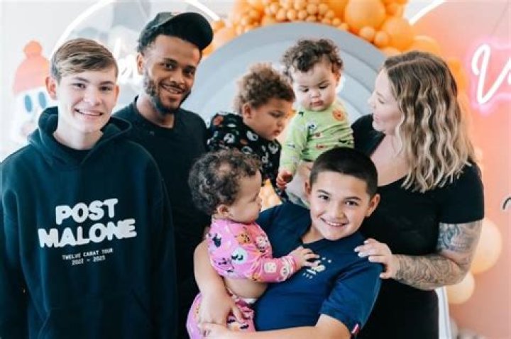 Teen Mom fans slam Kailyn Lowry's 'disastrous' garage of 'junk' only 3 weeks after $850K Delaware mansion move-in