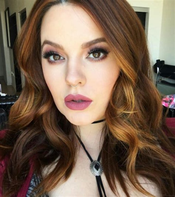 Tess Holliday Poses Nude At Seven Months Pregnant & Offers A Reminder About Beauty — PHOTOS