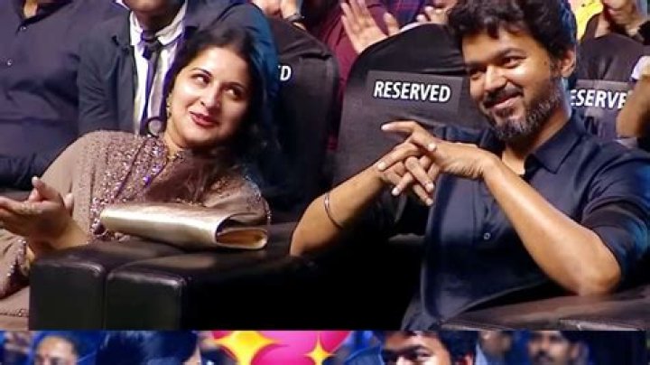 Thalapathy Vijay's wife Sangeetha tries to dodge paparazzi at Sivakarthikeyan's Maaveeran screening; VIDEO