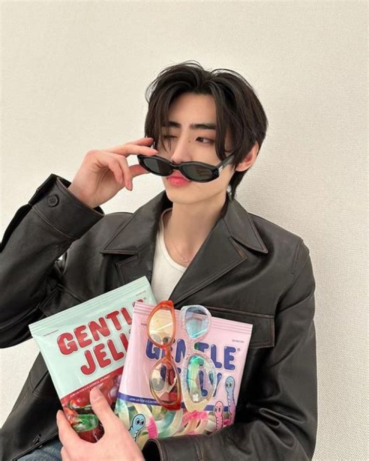 The Glory's Park Sung Hoon recreates THIS iconic scene with ENHYPEN's Park Sunghoon