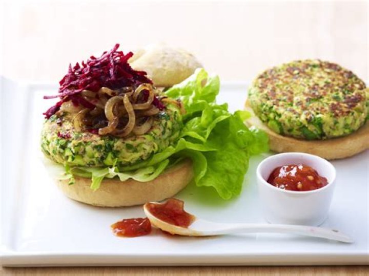 This Zucchini Burger With Beetroot and Tomato Relish Will Slim Your Stomach While Keeping You Full