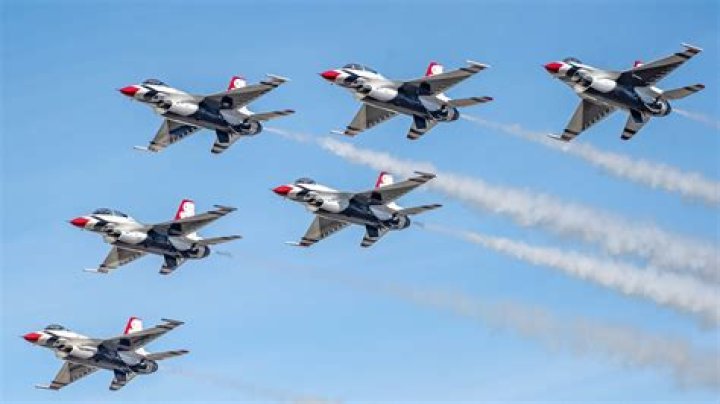 Thunderbirds fly in for air show; Bettendorf pilot will be among stars