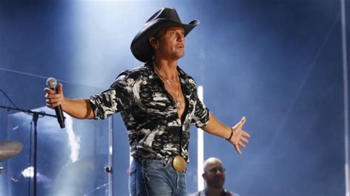 Tim McGraw takes Christmas decorating to new heights as enormous tree amazes fans