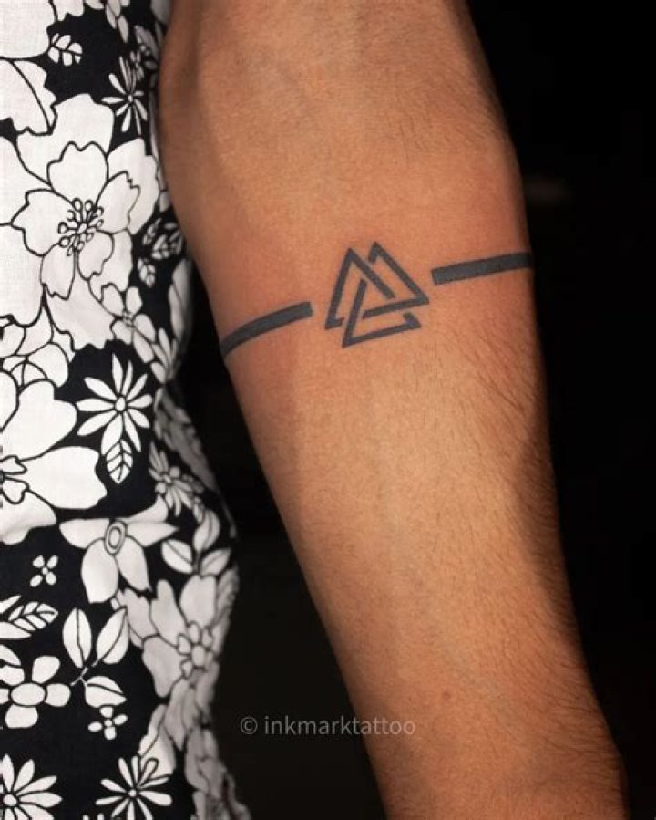 Triangle Tattoo Meaning – What Do Triangles Symbolize? [2022 Information Guide]