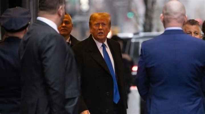 Trump walks out of court in middle of E. Jean Carroll closing arguments