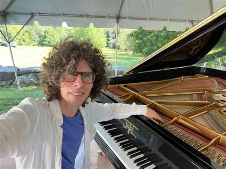 Tune into friendly ‘Pianist With the Hair’ at Ambrose