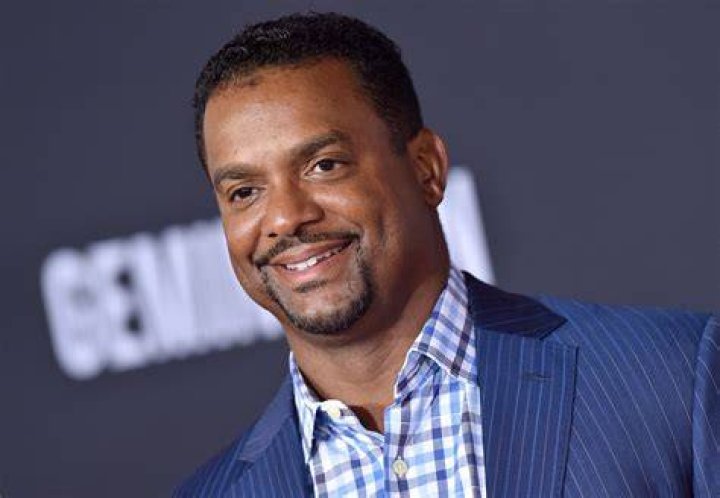 ‘Typical Carlton’: Alfonso Ribeiro Rocks a Crowd With His ‘24K Magic’ Vocals
