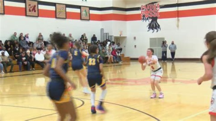 U.T girls win at home over Sterling, 44-29