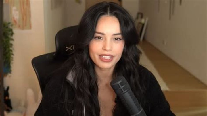 Valkyrae calls out “delusional” fans for attacking streamer friends