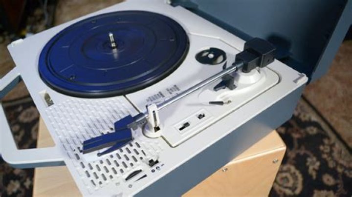 Victrola Re-Spin Review: An Entry-Level Turntable You Can Take Anywhere