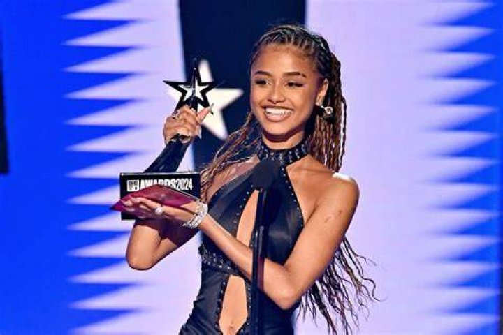 Video of JT Throws Her Phone at Lil Uzi Vert At BET Awards