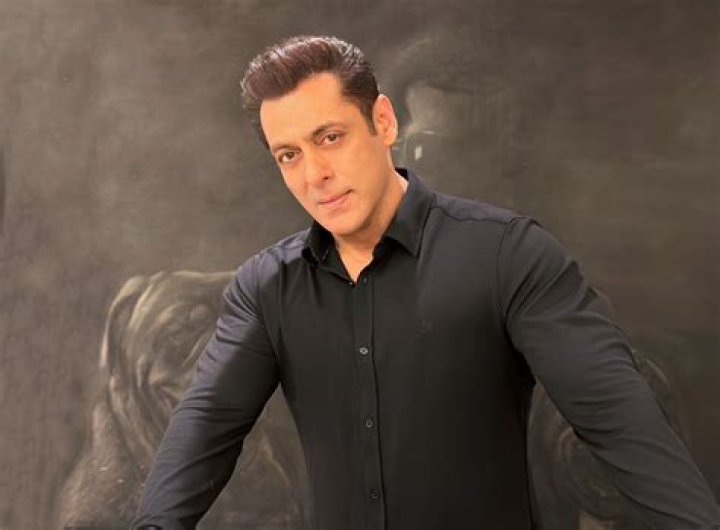 Video of Salman Khan referring to Katrina Kaif as his 'biwi' in front of Akshay Kumar goes viral