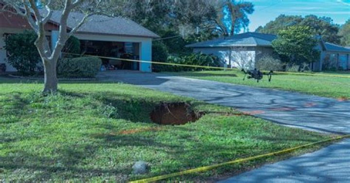 Video shows 60-foot-deep sinkhole that appeared in front of Florida home