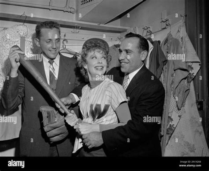 Videos Of Gwen Verdon In 'Chicago' Show How She Influenced The Long-Lasting 'Fosse/Verdon' Role
