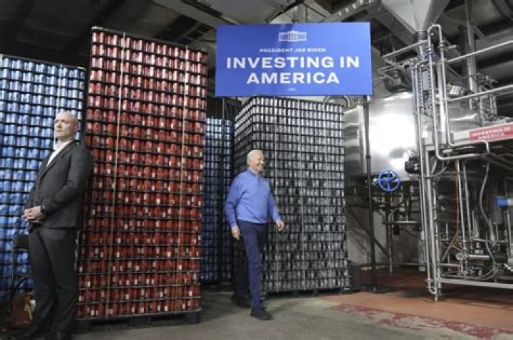 Vital bridge replacement, strong economic numbers touted in Biden’s Wisconsin speech
