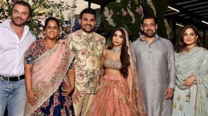 WATCH: Paps request Arbaaz Khan's wife Sshura Khan to not run away; say 'mam aaj bhaagna mat'