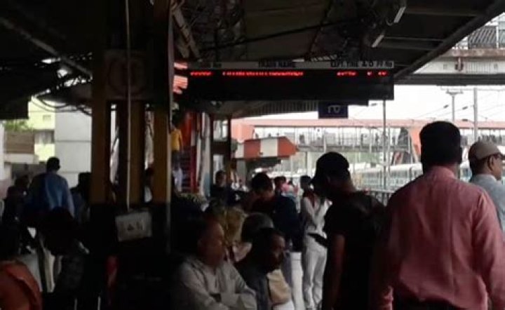 WATCH: Patna Railway Station viral video clip original [download]