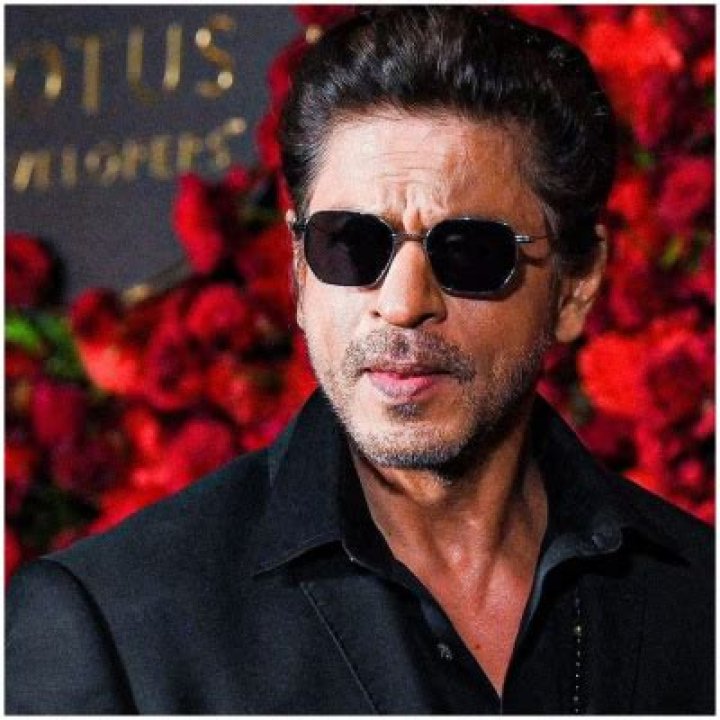 WATCH: Shah Rukh Khan rehearses Jhoome Jo Pathaan, Not Ramaiya Vastavaiya for his performance at WPL