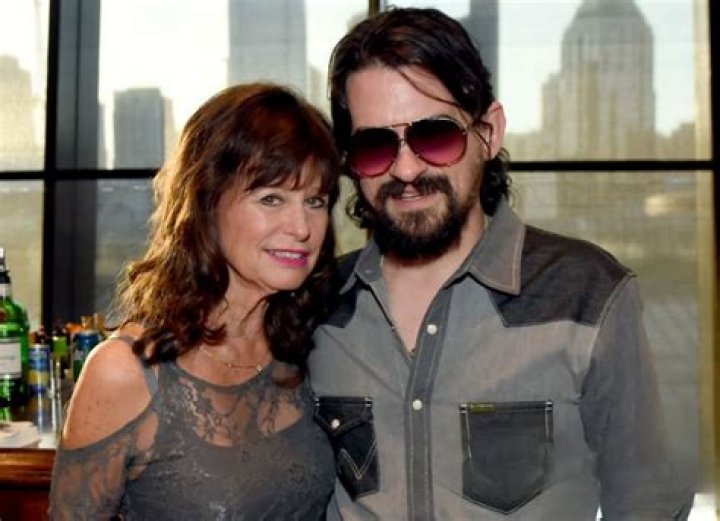 Waylon Jennings Wife, Spouse, Jessi Colter, Lynne Jones, Barbara Rood, Maxine Caroll Lawrence