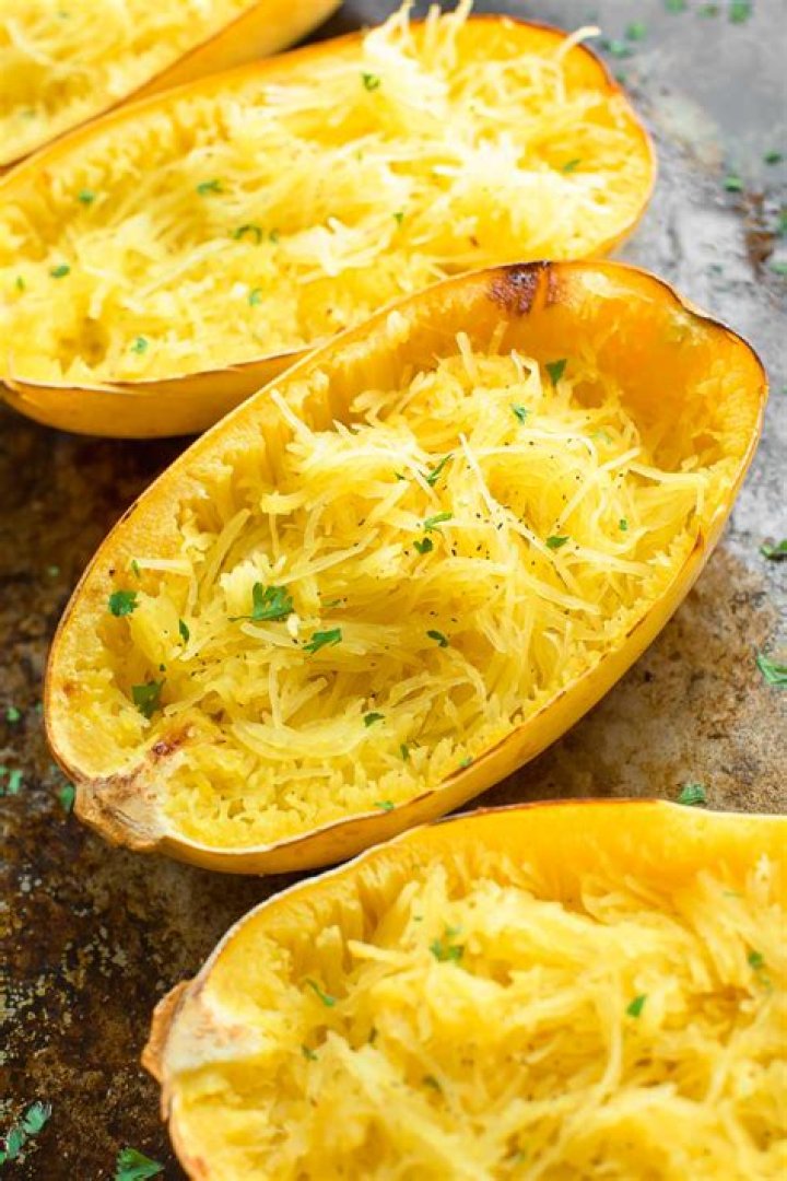 What colour is spaghetti squash