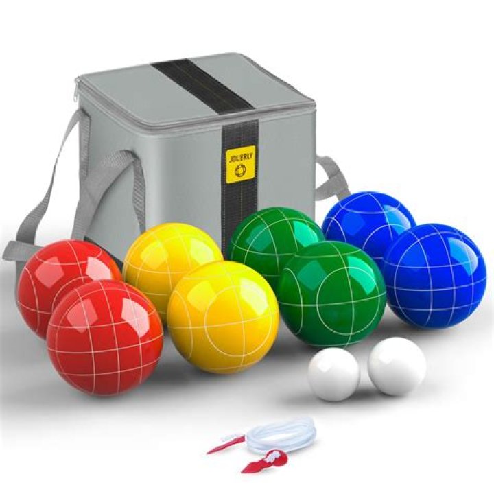 What comes in a bocce ball set