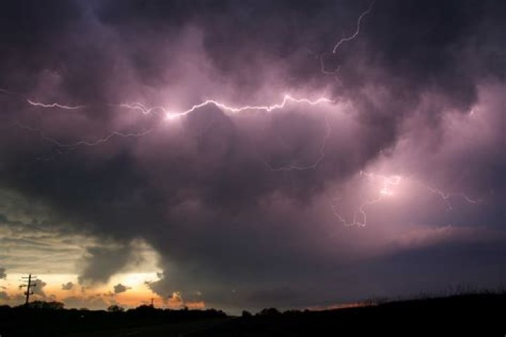 What does a thunder cloud look like